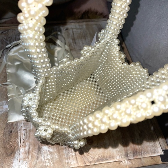 Faux Beaded Pearl Handbag - Picture 7 of 9